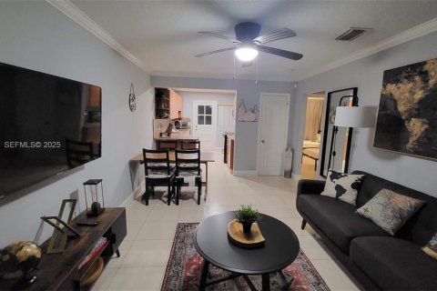 Снять в аренду таунхаус в Уэст-Палм-Бич, Флорида 2 спальни, 148.46м2, № 1984029 - фото 6