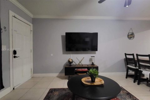 Снять в аренду таунхаус в Уэст-Палм-Бич, Флорида 2 спальни, 148.46м2, № 1984029 - фото 4