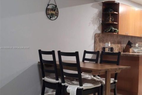 Снять в аренду таунхаус в Уэст-Палм-Бич, Флорида 2 спальни, 148.46м2, № 1984029 - фото 7