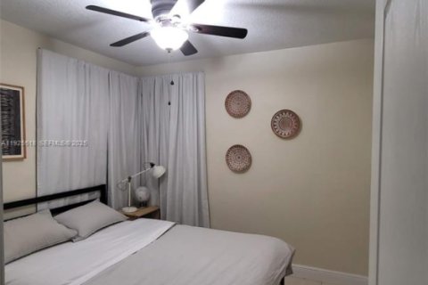 Снять в аренду таунхаус в Уэст-Палм-Бич, Флорида 2 спальни, 148.46м2, № 1984029 - фото 10