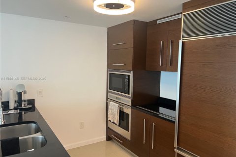 Condo in Miami, Florida, 1 bedroom  № 2001564 - photo 5