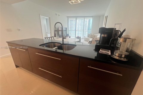 Condo in Miami, Florida, 1 bedroom  № 2001564 - photo 6