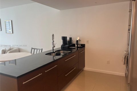 Condo in Miami, Florida, 1 bedroom  № 2001564 - photo 7