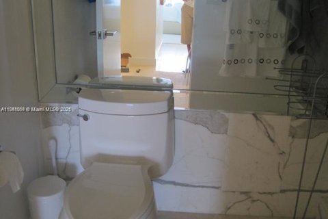 Снять в аренду кондоминиум в Ки-Бискейн, Флорида 2 спальни, 125.42м2, № 1957542 - фото 11