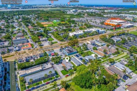 Commercial property in Dania Beach, Florida 249.91 sq.m. № 1823525 - photo 9