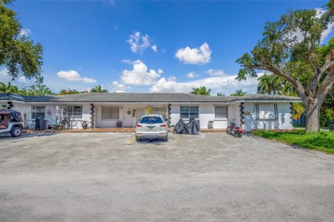 Commercial property in Dania Beach, Florida 249.91 sq.m. № 1823525 - photo 1