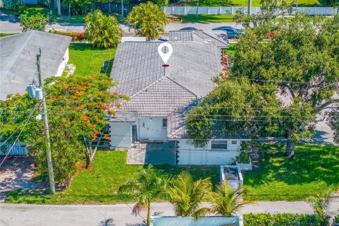 Commercial property in Dania Beach, Florida 249.91 sq.m. № 1823525 - photo 19