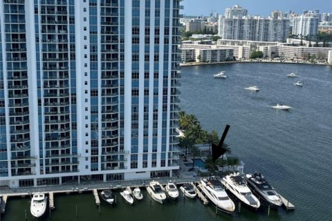 Land in North Miami Beach, Florida № 1207515 - photo 1