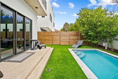 Touwnhouse à vendre à Miami, Floride: 3 chambres, 227.8 m2 № 2301038 - photo 21