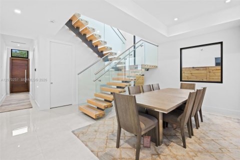 Touwnhouse à vendre à Miami, Floride: 3 chambres, 227.8 m2 № 2301038 - photo 7