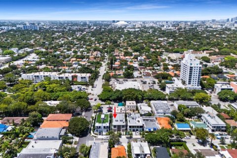 Touwnhouse à vendre à Miami, Floride: 3 chambres, 227.8 m2 № 2301038 - photo 28