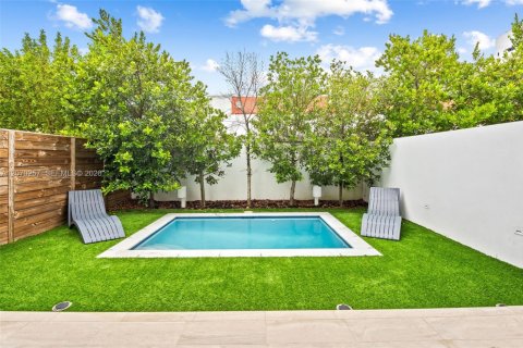 Touwnhouse à vendre à Miami, Floride: 3 chambres, 227.8 m2 № 2301038 - photo 18
