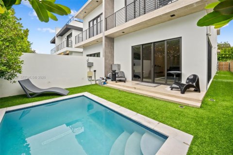 Touwnhouse à vendre à Miami, Floride: 3 chambres, 227.8 m2 № 2301038 - photo 19
