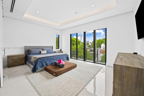 Touwnhouse à vendre à Miami, Floride: 3 chambres, 227.8 m2 № 2301038 - photo 8