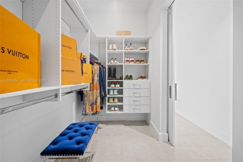 Touwnhouse à vendre à Miami, Floride: 3 chambres, 227.8 m2 № 2301038 - photo 11