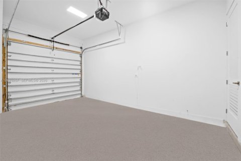 Touwnhouse à vendre à Miami, Floride: 3 chambres, 227.8 m2 № 2301038 - photo 22
