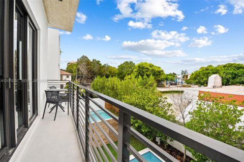 Touwnhouse à vendre à Miami, Floride: 3 chambres, 227.8 m2 № 2301038 - photo 12