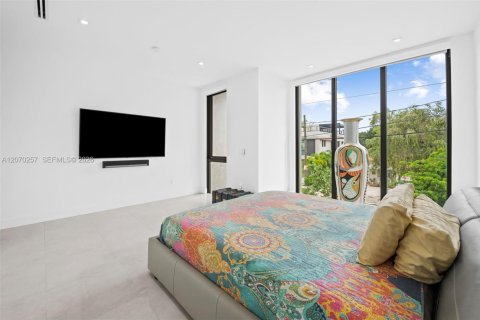 Touwnhouse à vendre à Miami, Floride: 3 chambres, 227.8 m2 № 2301038 - photo 14