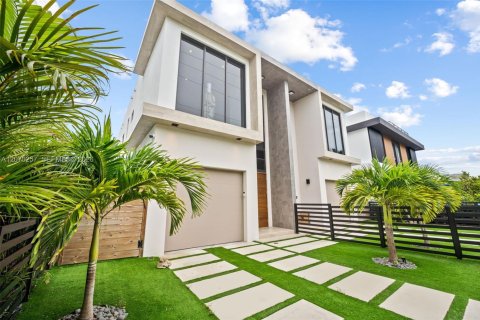 Touwnhouse à vendre à Miami, Floride: 3 chambres, 227.8 m2 № 2301038 - photo 23