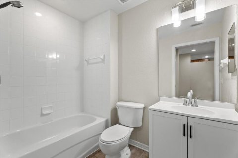 Condo in North Port, Florida, 2 bedrooms № 2375494 - photo 21