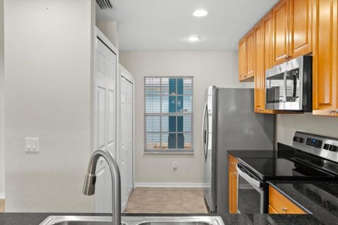Condo in North Port, Florida, 2 bedrooms № 2375494 - photo 12