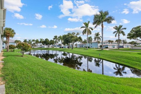 Condo in North Port, Florida, 2 bedrooms № 2375494 - photo 25