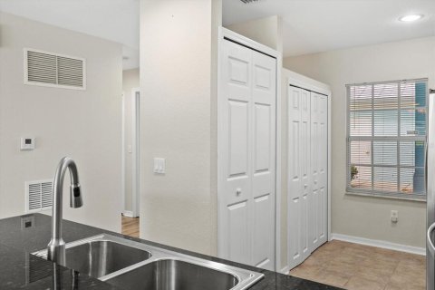 Condo in North Port, Florida, 2 bedrooms № 2375494 - photo 13