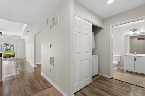 Condo in North Port, Florida, 2 bedrooms № 2375494 - photo 3