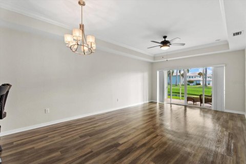 Condo in North Port, Florida, 2 bedrooms № 2375494 - photo 4