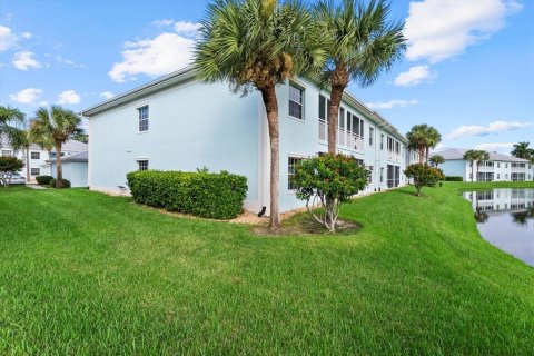 Condo in North Port, Florida, 2 bedrooms № 2375494 - photo 26