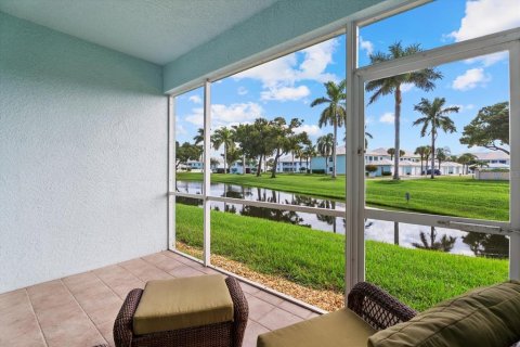 Condo in North Port, Florida, 2 bedrooms № 2375494 - photo 23