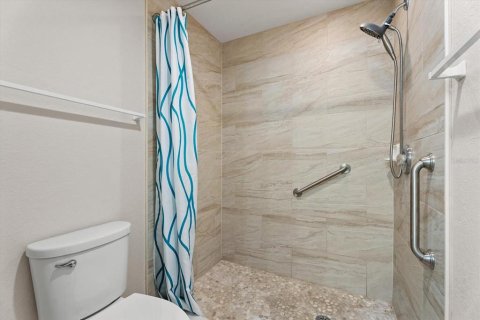 Condo in North Port, Florida, 2 bedrooms № 2375494 - photo 17