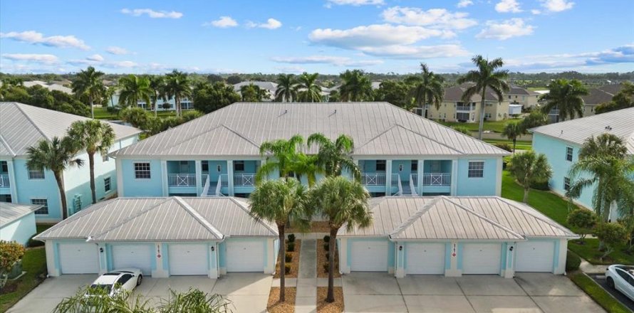 Condo in North Port, Florida, 2 bedrooms № 2375494