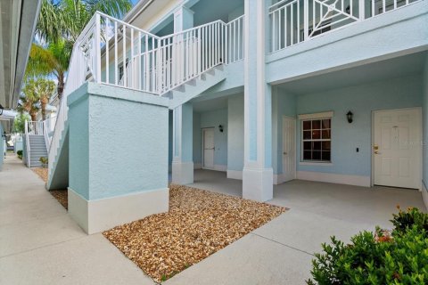 Condo in North Port, Florida, 2 bedrooms № 2375494 - photo 2