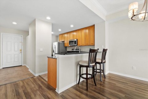 Condo in North Port, Florida, 2 bedrooms № 2375494 - photo 8