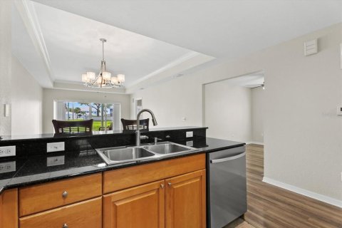 Condo in North Port, Florida, 2 bedrooms № 2375494 - photo 9