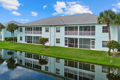 Condo in North Port, Florida, 2 bedrooms № 2375494 - photo 27