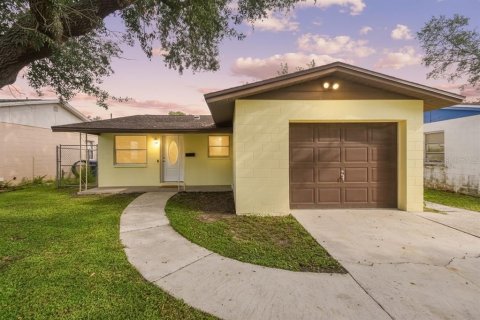 Villa ou maison à Saint Petersburg, Floride 3 chambres, 86.96 m2 № 2150974