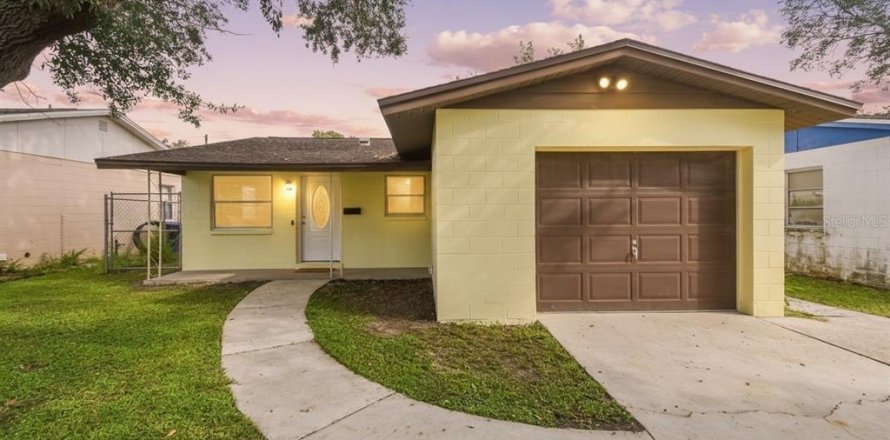 Villa ou maison à Saint Petersburg, Floride 3 chambres, 86.96 m2 № 2150974