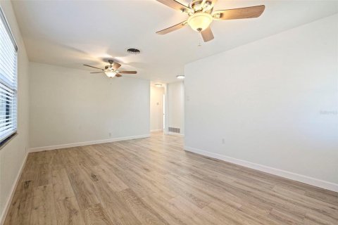 Villa ou maison à vendre à Saint Petersburg, Floride: 3 chambres, 86.96 m2 № 2150974 - photo 3