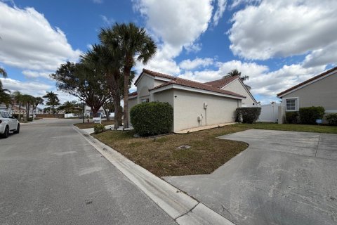 Villa ou maison à vendre à Boca Raton, Floride: 3 chambres, 117.61 m2 № 2044435 - photo 2