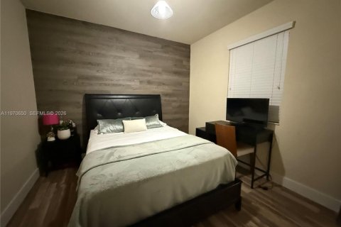 House in Miami, Florida 4 bedrooms, 233.37 sq.m. № 2031339 - photo 21