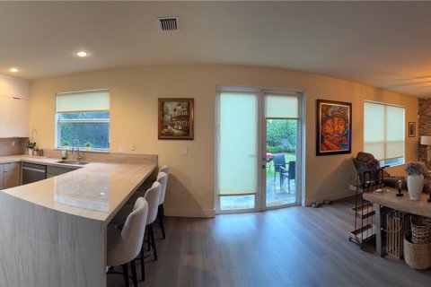 House in Miami, Florida 4 bedrooms, 233.37 sq.m. № 2031339 - photo 4