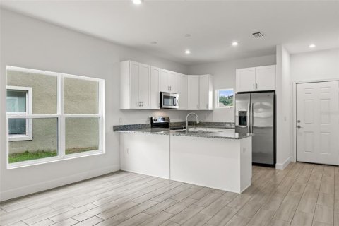 Touwnhouse à vendre à Davenport, Floride: 4 chambres, 189.06 m2 № 2351662 - photo 9