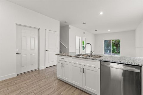 Touwnhouse à vendre à Davenport, Floride: 4 chambres, 189.06 m2 № 2351662 - photo 12
