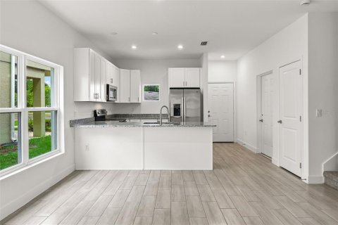Touwnhouse à vendre à Davenport, Floride: 4 chambres, 189.06 m2 № 2351662 - photo 8