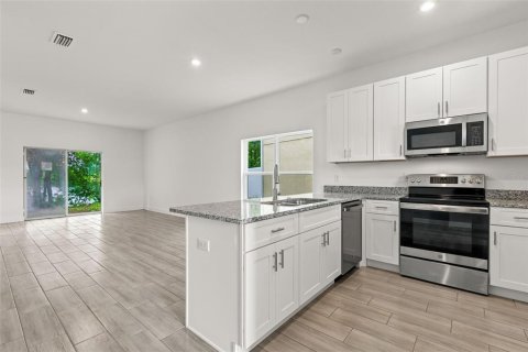 Touwnhouse à vendre à Davenport, Floride: 4 chambres, 189.06 m2 № 2351662 - photo 10