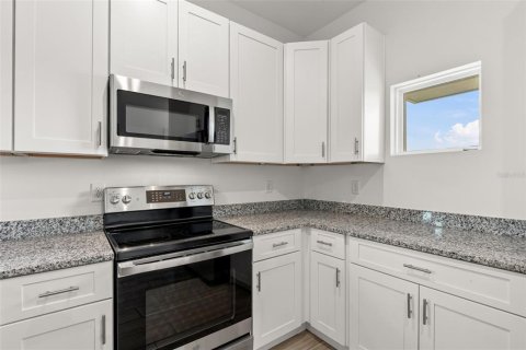 Touwnhouse à vendre à Davenport, Floride: 4 chambres, 189.06 m2 № 2351662 - photo 11