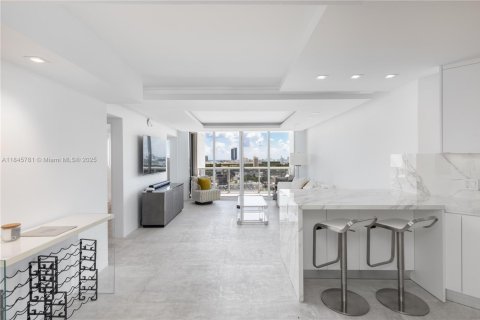 Condominio en venta en Miami Beach, Florida, 2 dormitorios, 105.91 m2 № 2035701 - foto 16