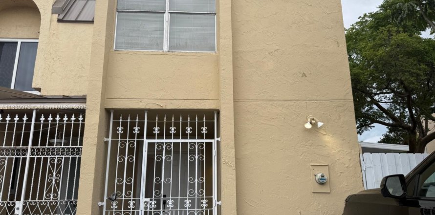 Touwnhouse à Hialeah, Floride 3 chambres, 121.14 m2 № 1828784